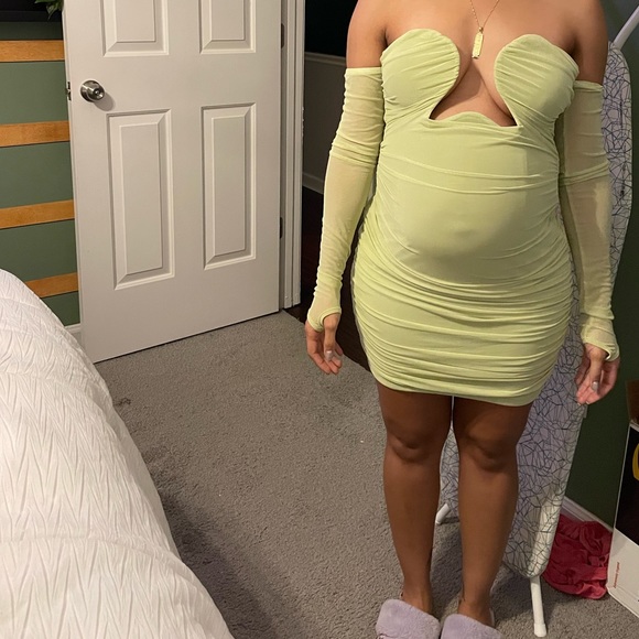 Sexy Maternity green dress. - Picture 2 of 2